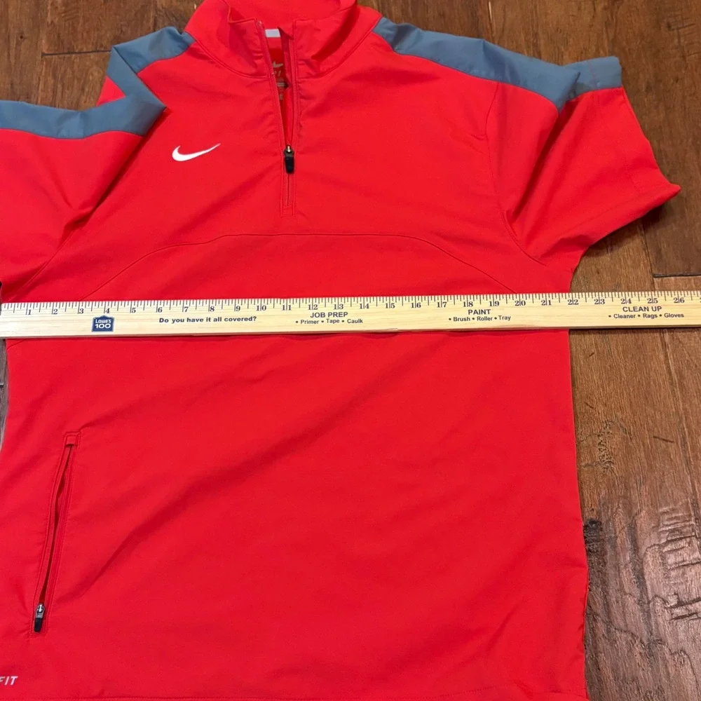 Men's Nike Dri-Fit 1/4 Zip Red‎ & Grey Zipper Pocket Adjustable Hem Pullover Sm